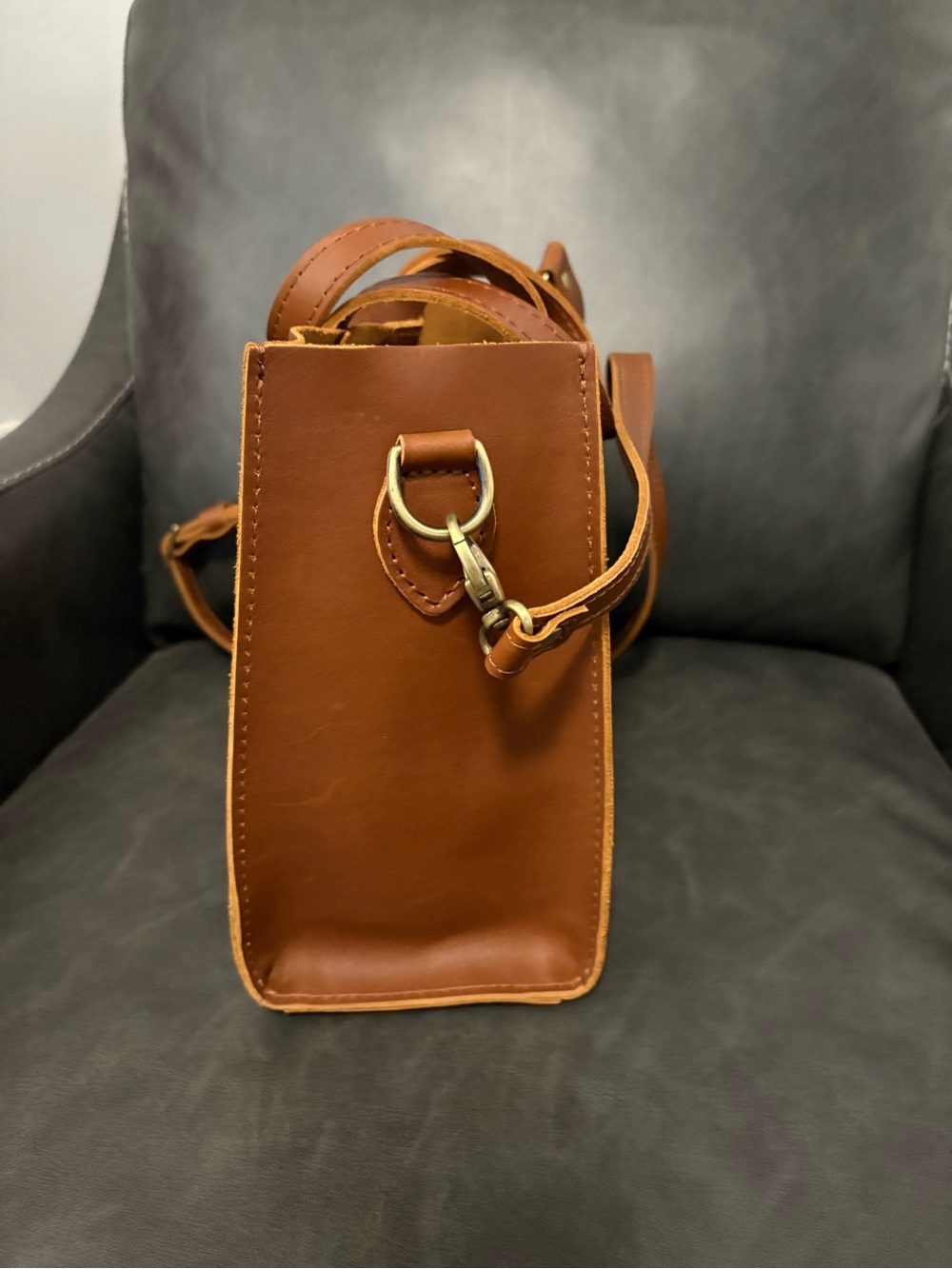Portland Leather Classic Lola Crossbody Honey Tote - Picture 7 of 12